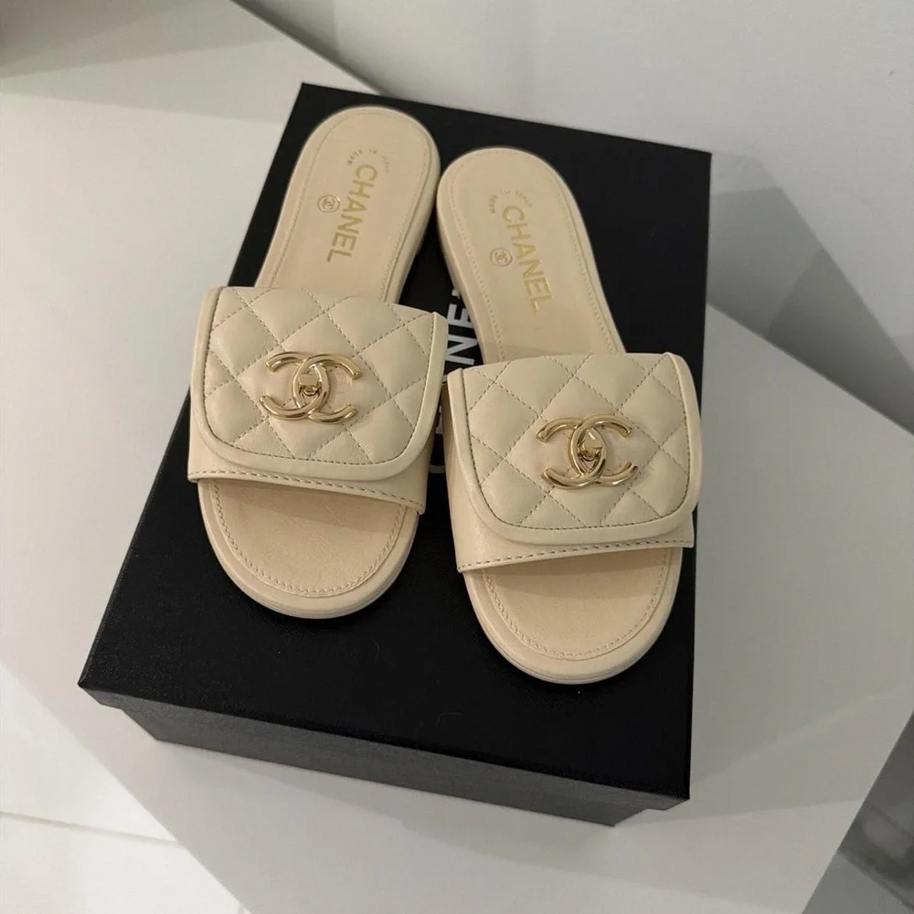 Brand New Chanel Cream Quilted Slide Sandals - Picture 4 of 6